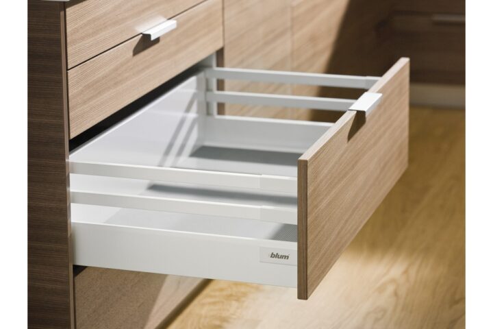 Фурнитура для кухни Blum